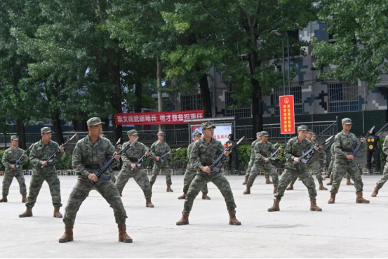 大学张校长一行赴华阴看望2025级新学员