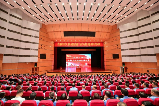 军旅作家王树增来校辅导授课