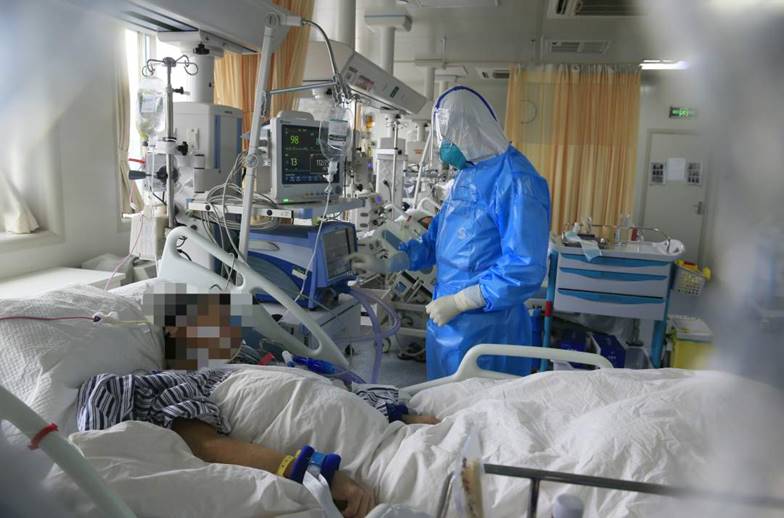 说明: 图片4:张西京在工作中.jpg?x-oss-process=style/w10