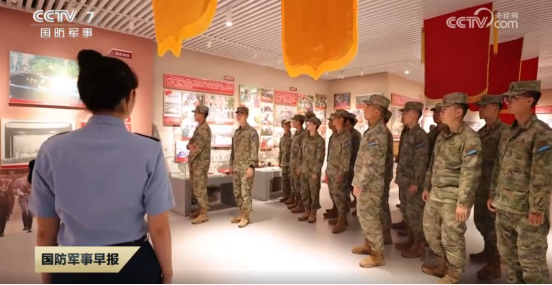 [国防军事早报]军队院校新学员迎来开学第一课