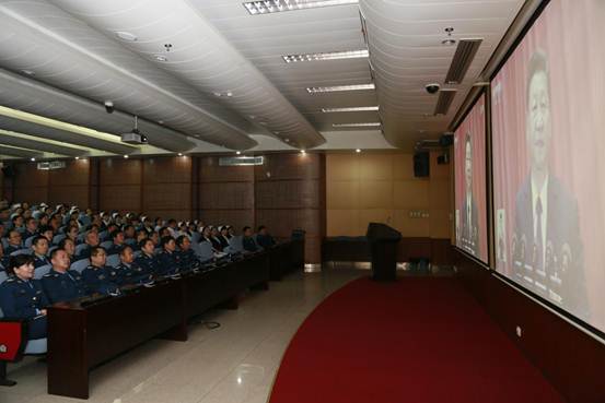 说明:1、院部领导、机关干部、科室领导集中收看十九大开幕会(侧)