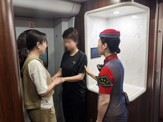 心理系教授在高铁上拯救患病乘客